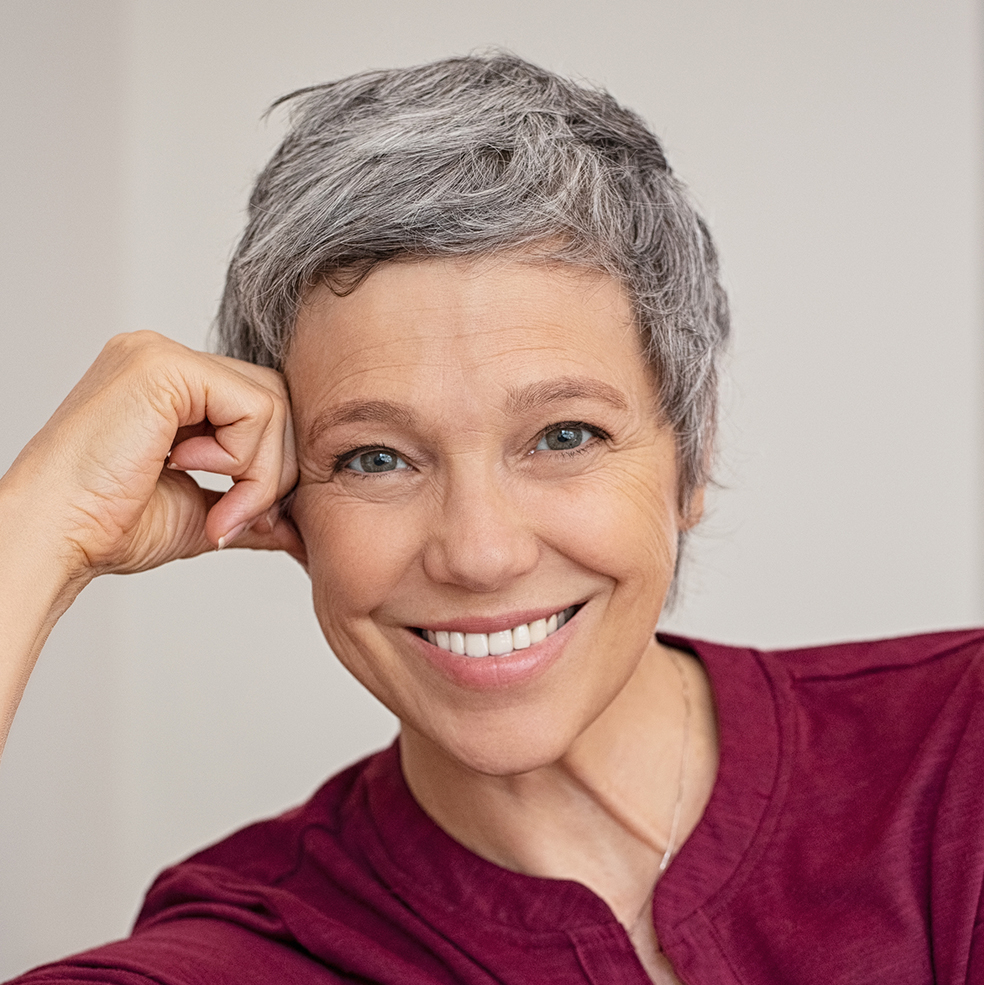 Shot of an attractive mature woman leaning against a wallhttp://195.154.178.81/DATA/i_collage/pu/shoots/784547.jpg