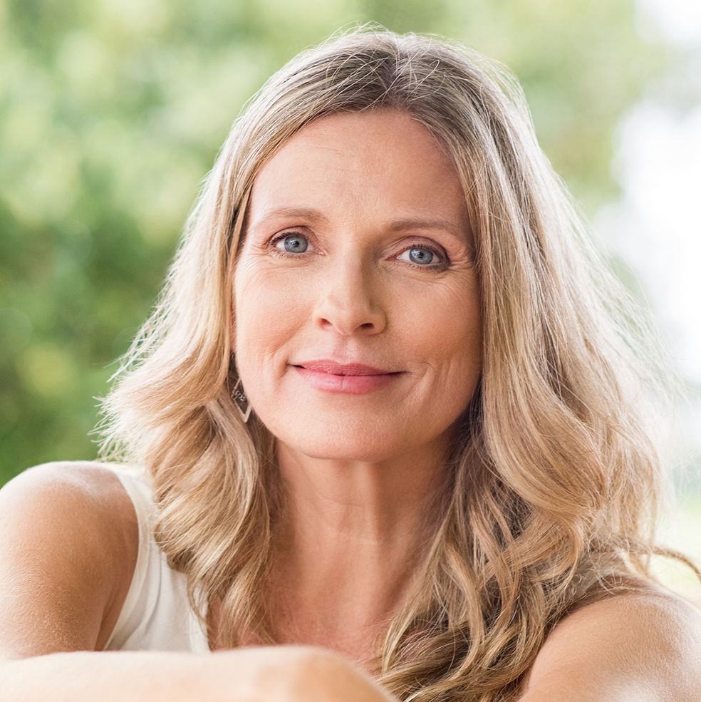 Shot of an attractive mature woman leaning against a wallhttp://195.154.178.81/DATA/i_collage/pu/shoots/784547.jpg